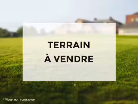 terrain constructible 717 m² à vendre –