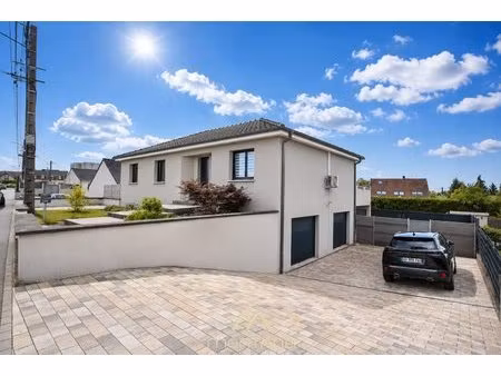propriété moderne de plain-pied