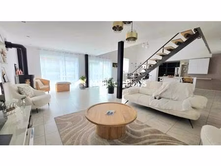 maison individuelle 150 m2 - 3 chambres dont 1 avec douche - 1 salle de bains avec...