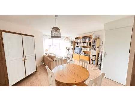 bel appartement 4 pièces avec terrasse et stationnements en sous-sol