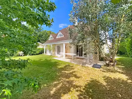 maison familiale 5 chambres avec jardin arboré