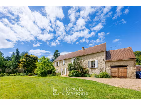maison de famille en pierre dans un cadre bucolique