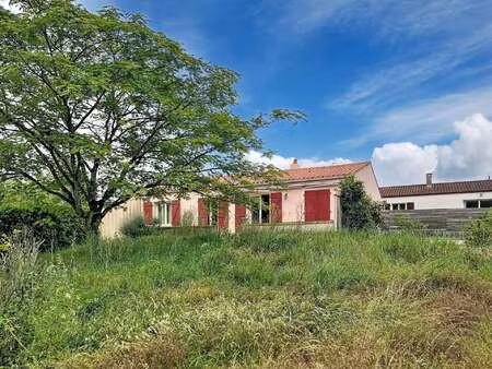 vente maison à sainte-hermine (85210) : à vendre / 125m² sainte-hermine