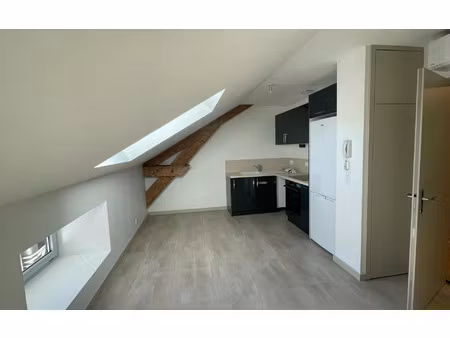 location appartement  50 m² t-3 à rumilly  851 €