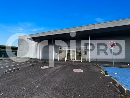 location commerce saint maximin 60740 1142m²