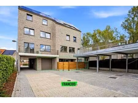 appartement au rez-de-chaussée avec terrasse spacieuse à po…