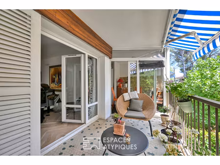 appartement rénové avec terrasse  tennis et piscine dans un écrin de verdure