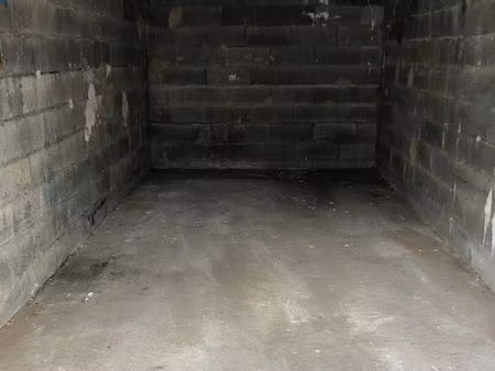 exclusivite nimes quartier grézan/route de beaucaire garage fermé d'environ 14m² dans une 