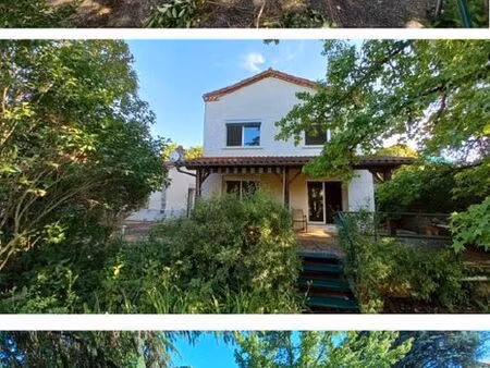 grande maison dans la boucle de cahors ville  sur un terrain de 760 m2 avec piscine  près 