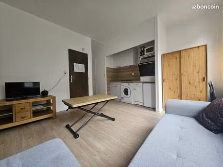 jolie studio meublé saint chely