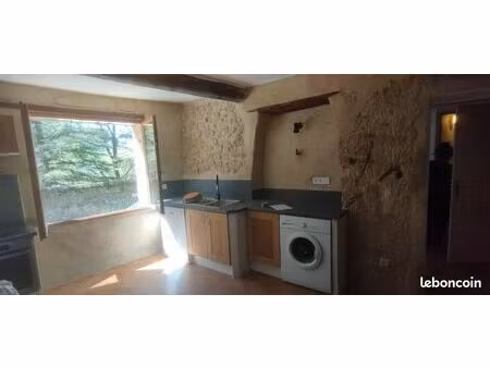 t2 meublé atypique de 52 m² à lauris