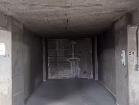place parking en sous sol avec borne de recharge