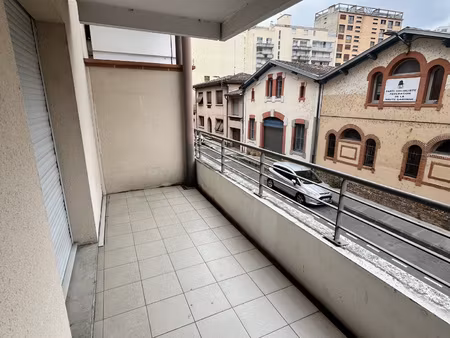 compans caffarelli - t3 avec balcon et parking sous-sol