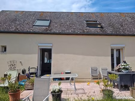 maison avec grand terrain et box électrifié triphasé