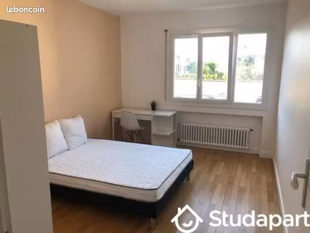 chambre 1 pièce 12 m²