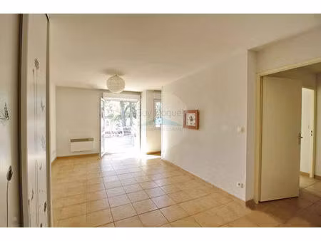 appartement t2 lumineux avec balcon et parking privatif