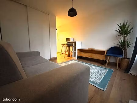 location studio meublé