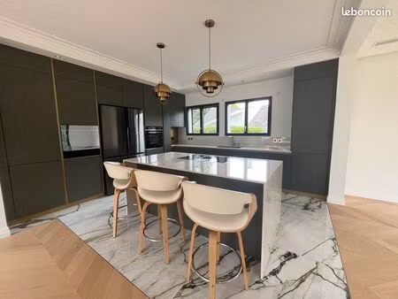 maison 5 pièces 166 m²
