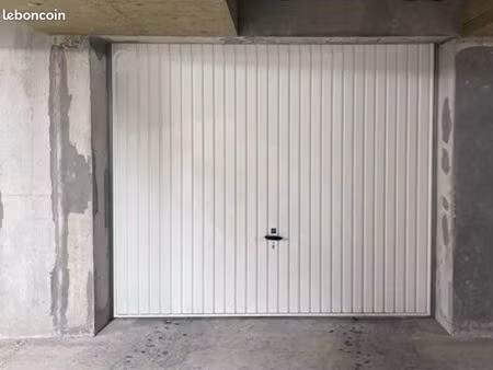 location garage sous terrain sécurisé