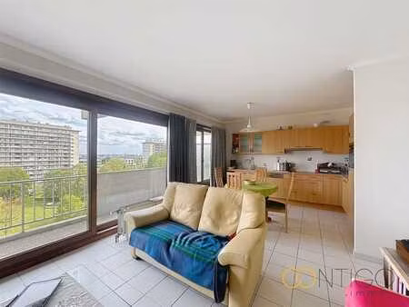 lumineux duplex avec terrasses dans le quartier de wand