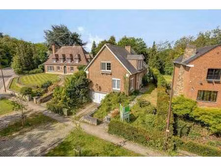 spacieuse villa (230m²) avec 3 chambres + bureau sur 6a 38ca
