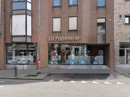 opportunité spacieux rez commercial - axe passage nivelles