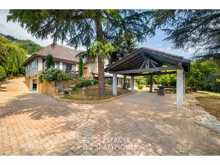 maison à rafraichir avec piscine au coeur des monts d'or