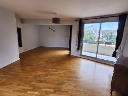 t3 - balcon et stationnement - centre-ville