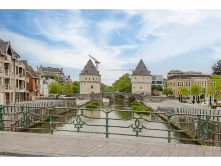 instapklaar appartement met zuidterras aan de leie