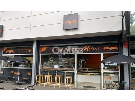 location commerce pau 64000 73m²