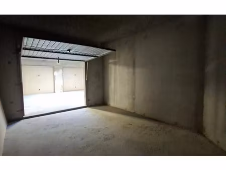 location stationnement  16.66 m² t- à manosque  80 €