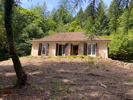 une maison au coeur de son terrain  sans voisin proche