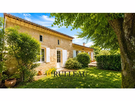 maison en pierre rénovée avec piscine  dépendances et vue su
