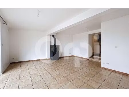 location maison  m² t-4 à ussac  790 €