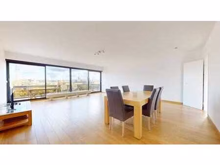bel appt 3 ch +/- 117 m2 + terr + gar ds quartier pietonnier