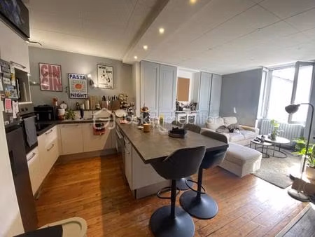 investisseur: t3 loue au coeur du bourg dans petite copropriete avec place de parking priv