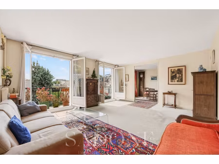appartement familial pont de neuilly 92200. 2/3 chambres. 94m2 . clair et traversant.