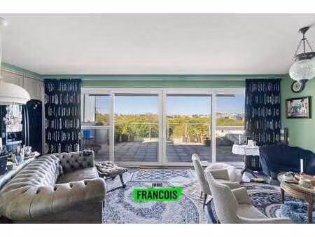 penthouse avec vaste terrasse donnant sur le parc léopold à…