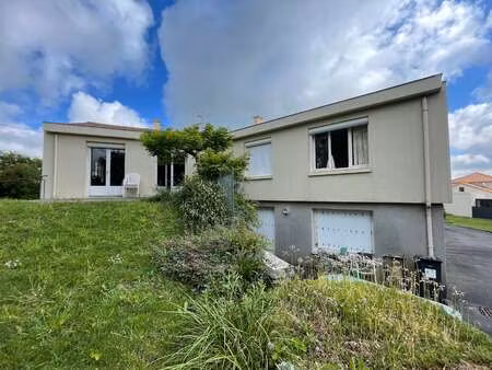 vente maison à saint-rémy-en-mauges (49110) : à vendre / 152m² saint-rémy-en-mauges