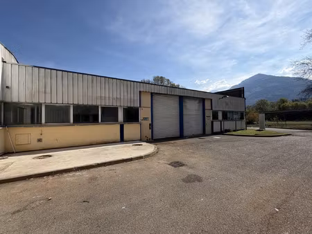 location commerce 263 m² à saint-égrève (38120)
