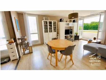 t4 fonctionnel et entrenu 5 balcons et parking