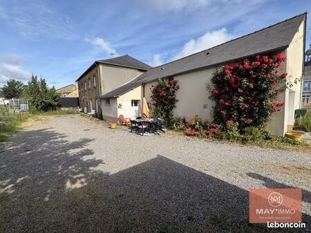 immeuble 212 m² cossé-le-vivien
