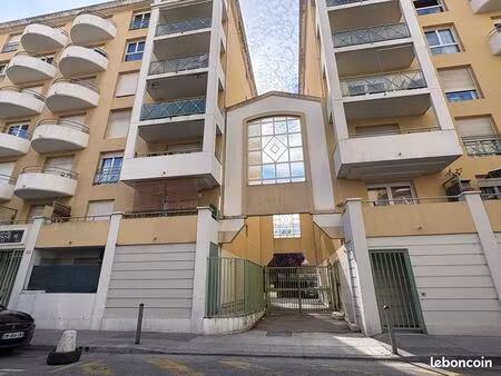 parking/box 14 m² nice