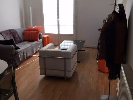 appartement t3 avec petit balcon et garage