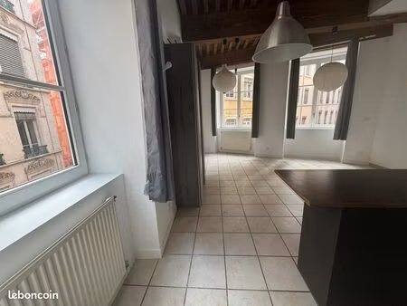 studio 1 pièce 33 m²