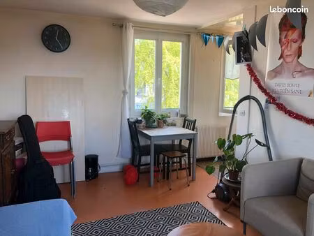 f3  t3  51m²  libre 16 juillet ; coloc possible  face lycée j.d'arc  prox métro boulingrin