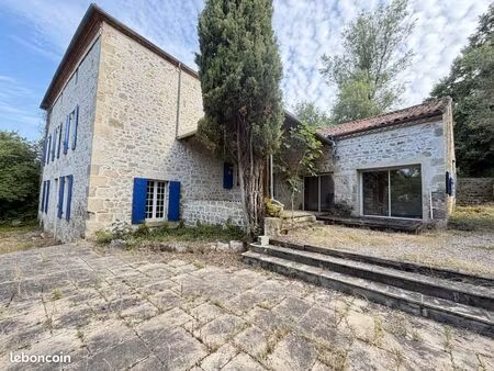 maison 7 pièces 240 m²