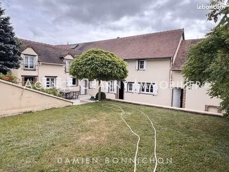 maison 9 pièces 232 m²
