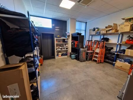 stockage et bureaux à louer
