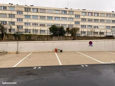 parking extérieur